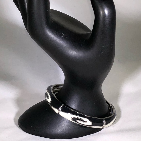 Lia Sophia Jewelry - Lia Sophia Yin Yang Stretch Bracelet NWOT